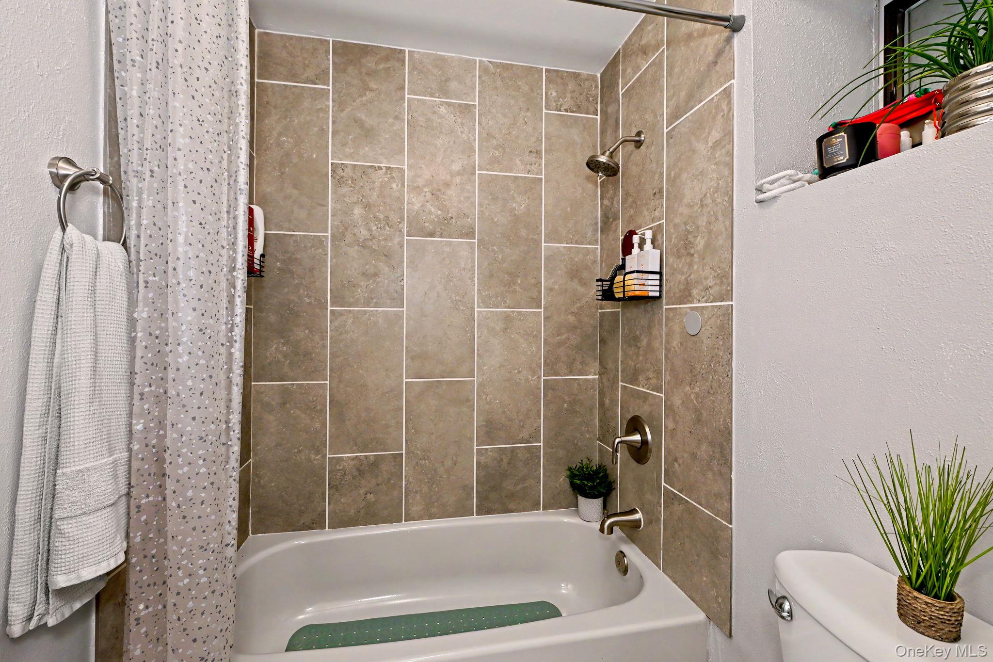 492 N Broadway 1 Property Photo 22