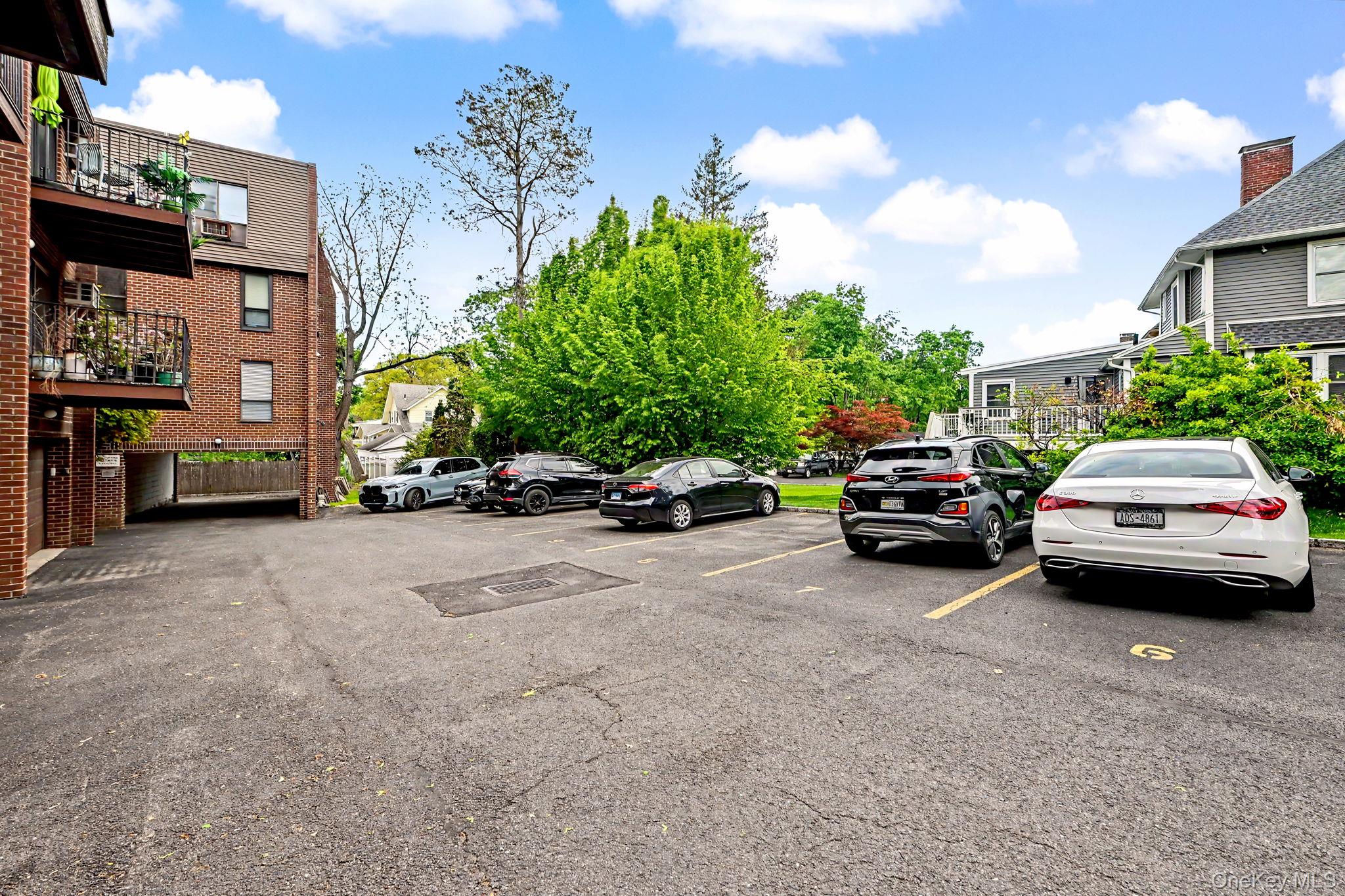 492 N Broadway 1 Property Photo 28