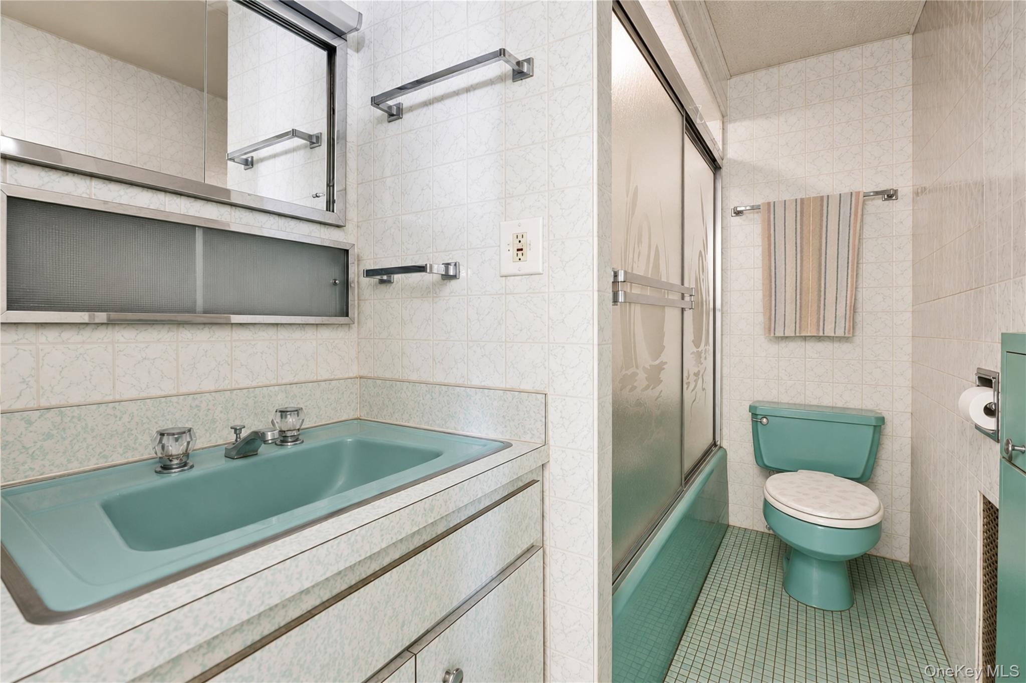 4201 Newtown Road Property Photo 9