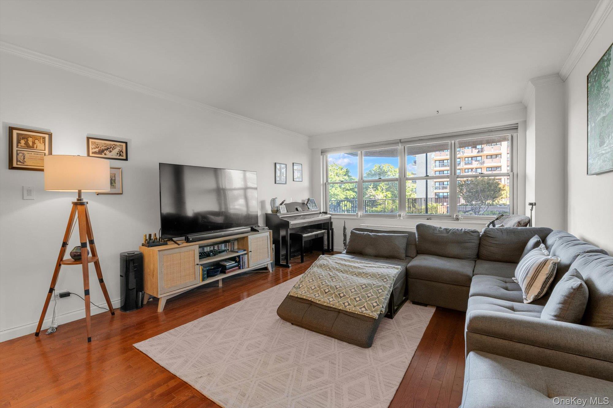 17-85 215 Street 1 L Property Photo 7