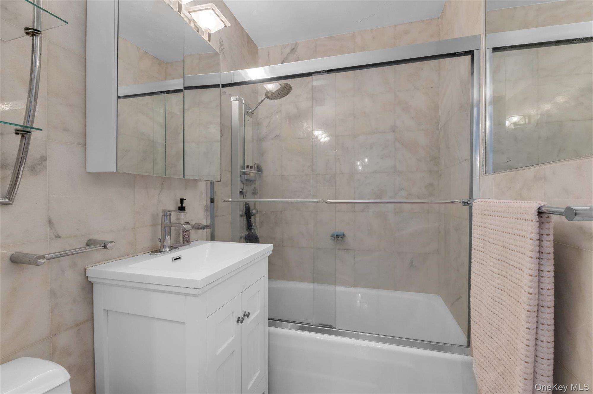 17-85 215 Street 1 L Property Photo 13