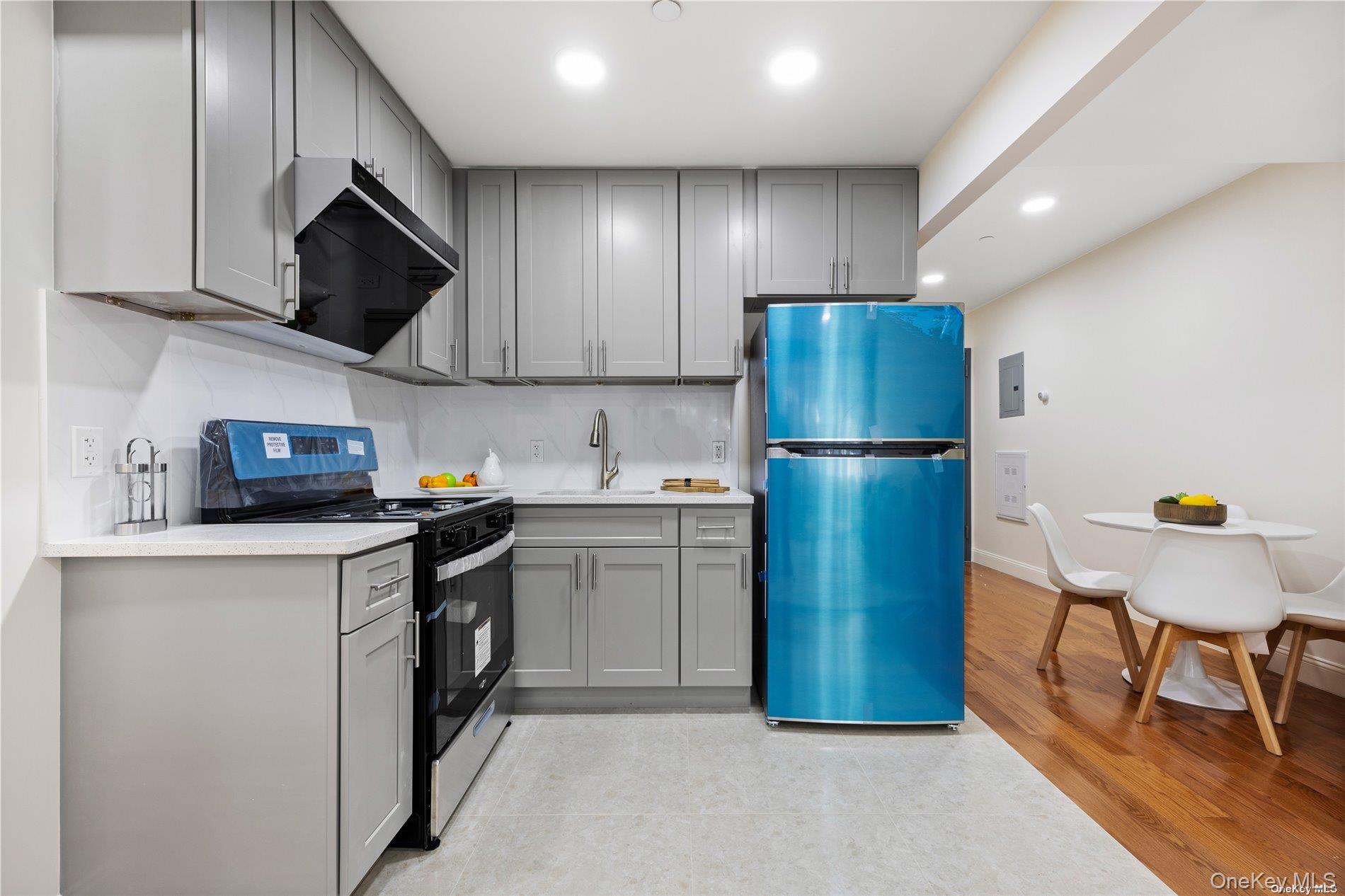141-15 Cherry Avenue 2e Property Photo 6