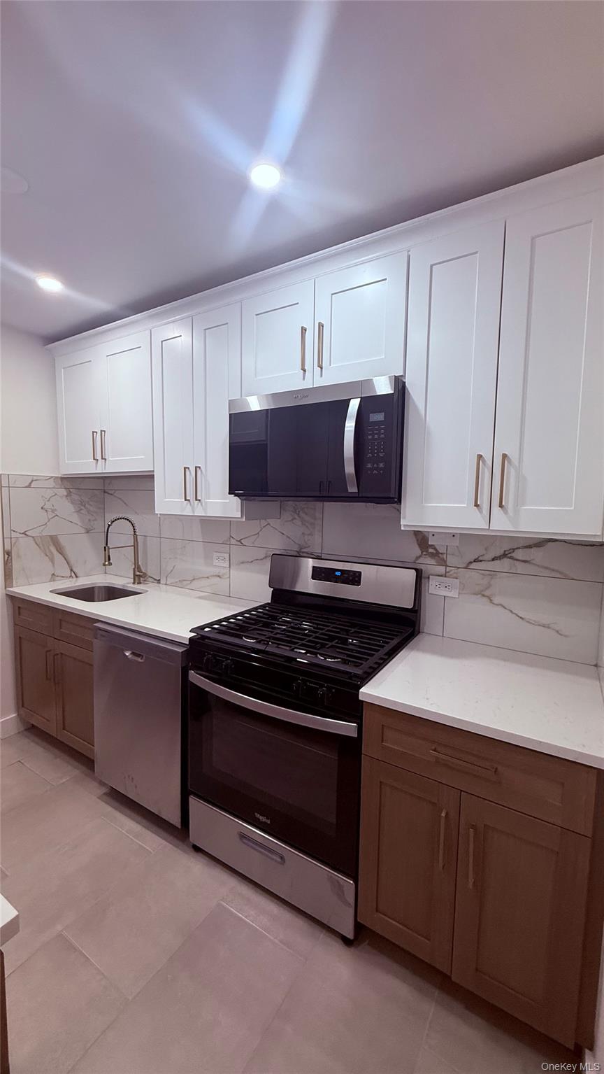 665 Thwaites Place 4N Property Photo 1