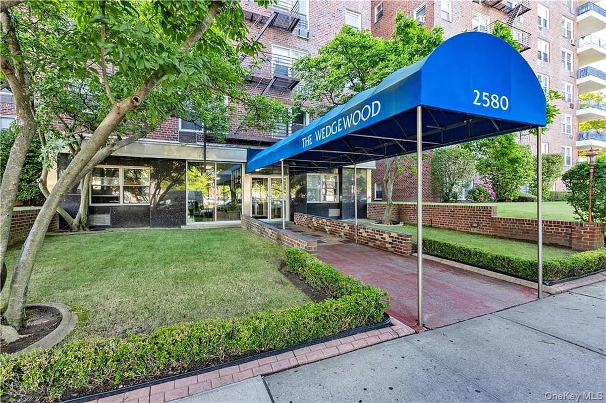 2580 Ocean Parkway 2K Property Photo 1