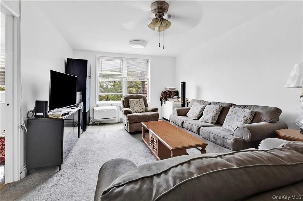 2580 Ocean Parkway 2k Property Photo 4