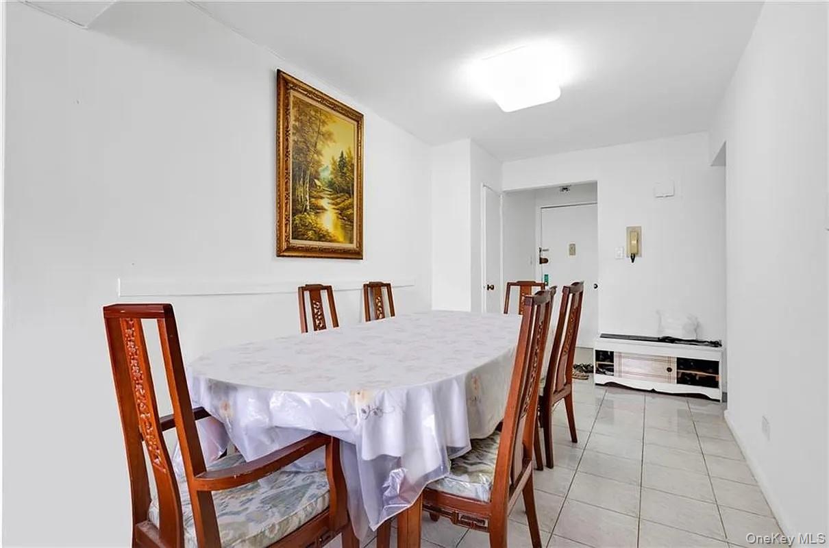 2580 Ocean Parkway 2k Property Photo 9