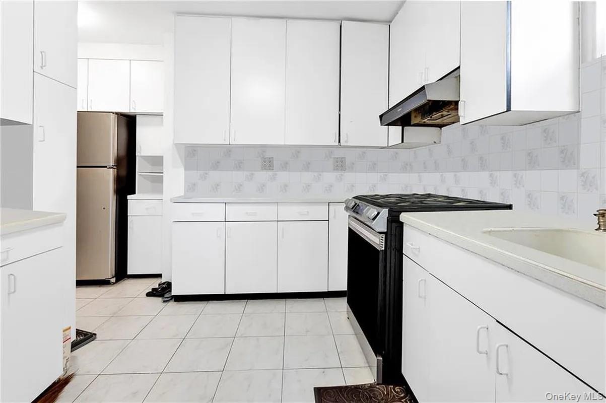2580 Ocean Parkway 2k Property Photo 10