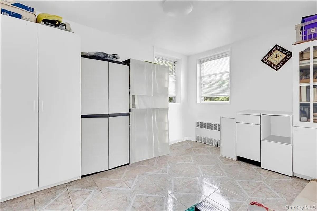 2580 Ocean Parkway 2k Property Photo 15