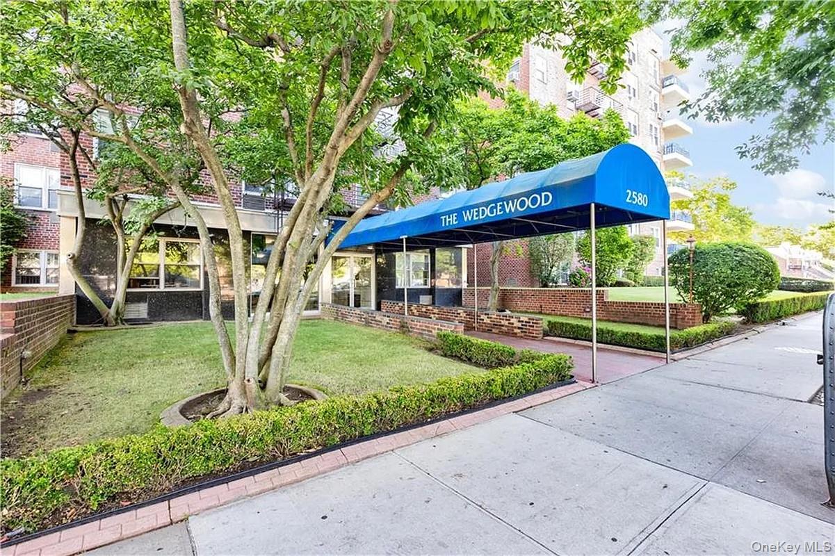 2580 Ocean Parkway 2k Property Photo 18