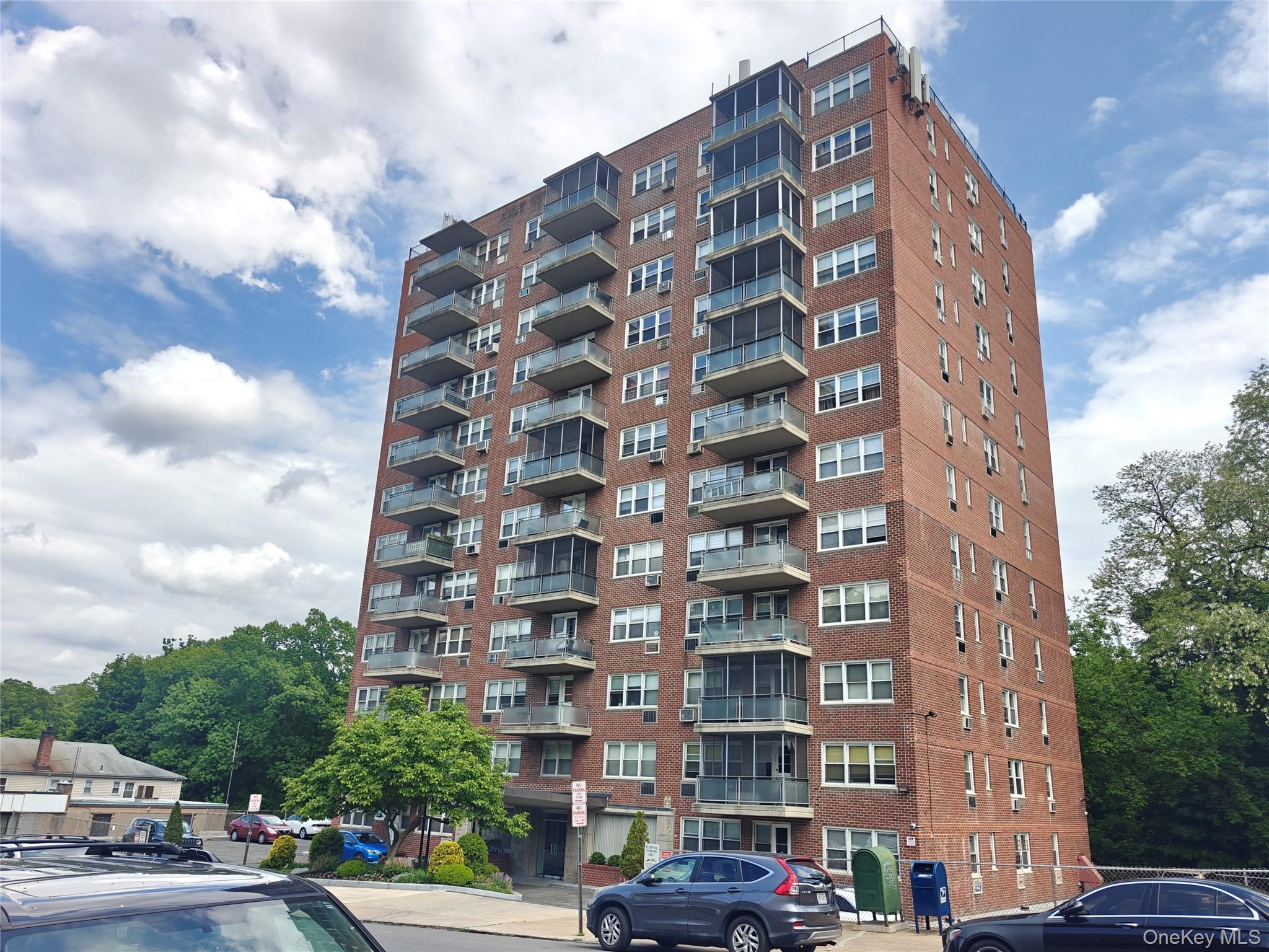 385 McLean Avenue 8D Property Photo 1