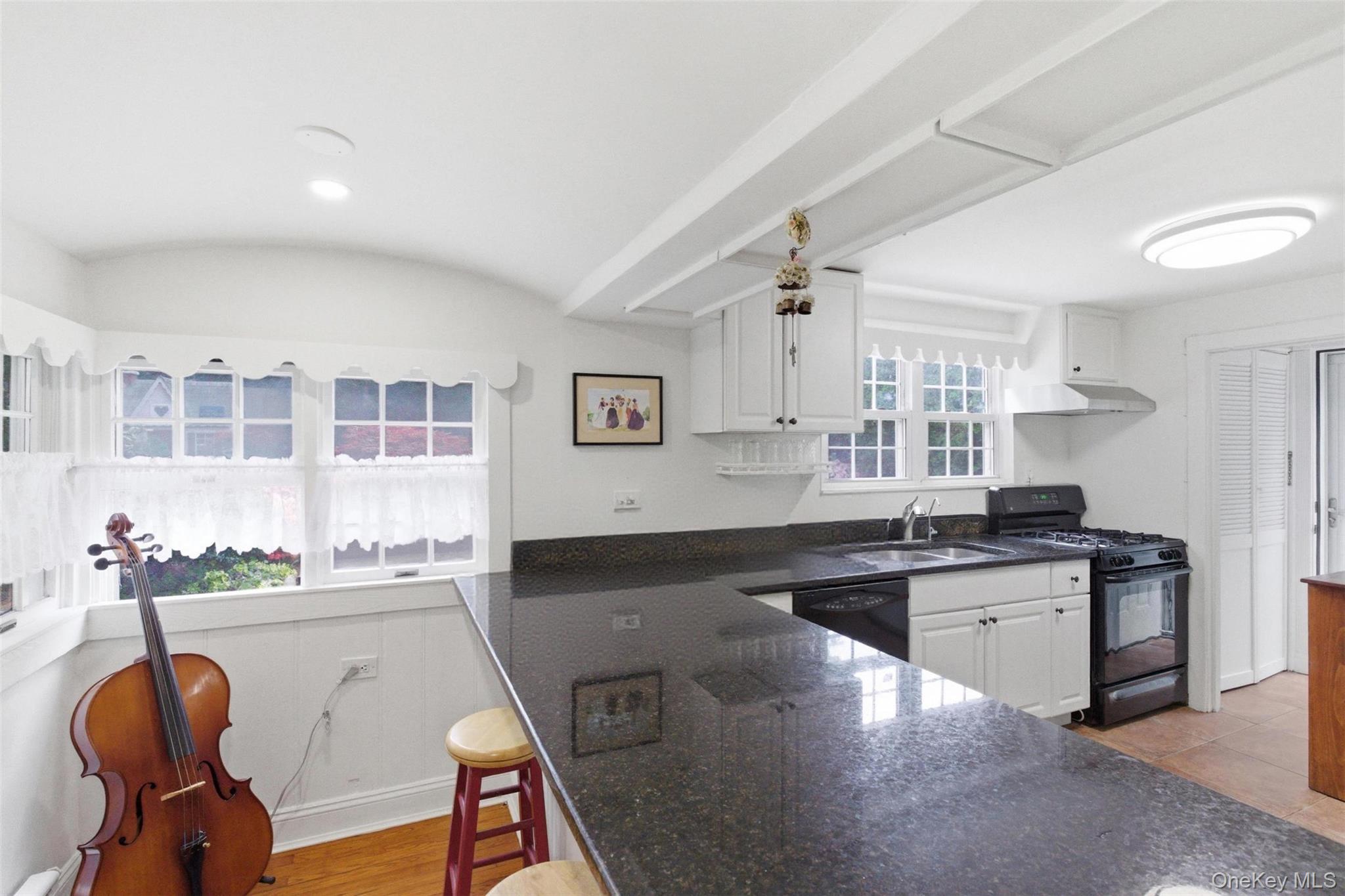 47 Onderdonk Avenue Property Photo 11