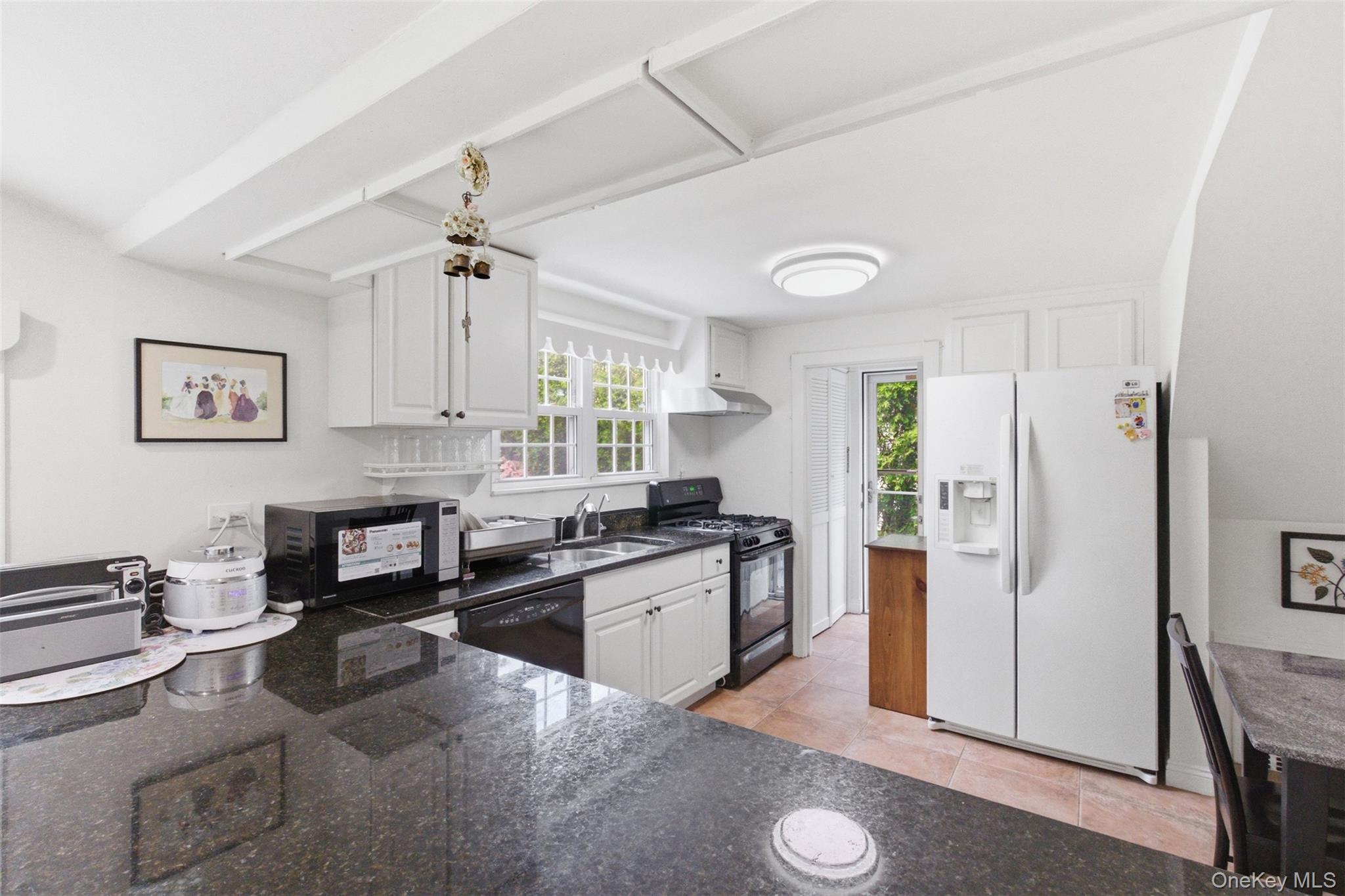 47 Onderdonk Avenue Property Photo 12
