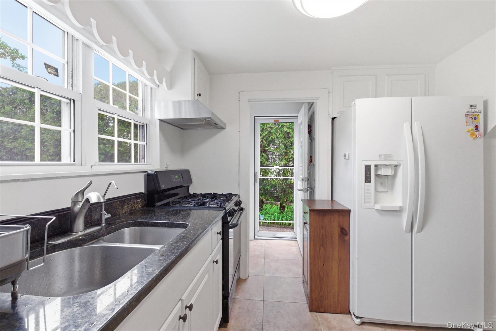 47 Onderdonk Avenue Property Photo 16