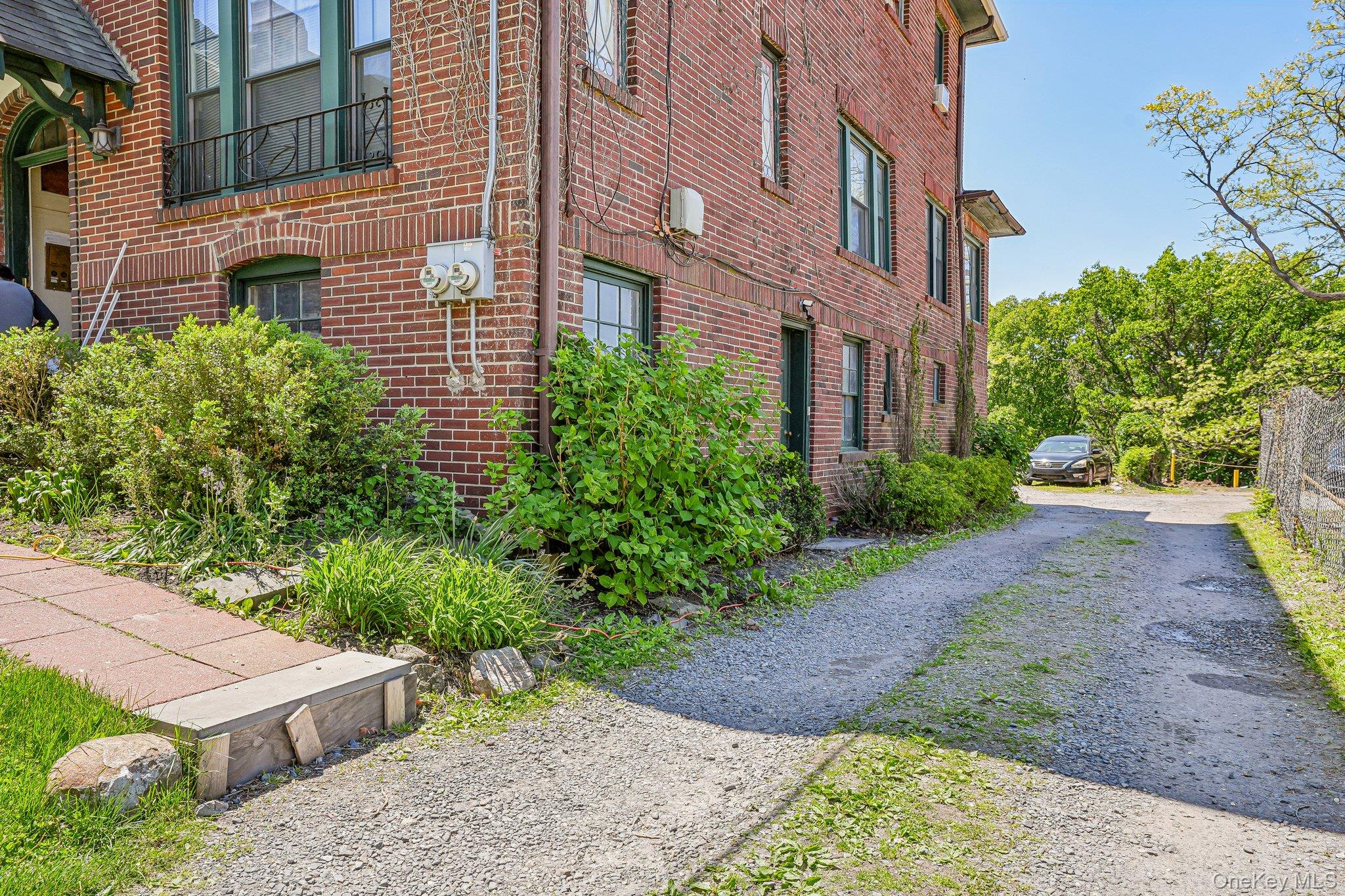 643 Warburton Avenue Property Photo 1