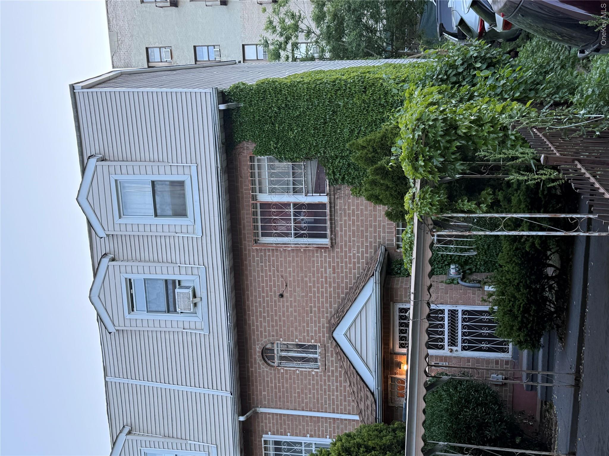 2355 Tiebout Avenue Property Photo 2
