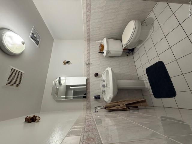 2355 Tiebout Avenue Property Photo 5