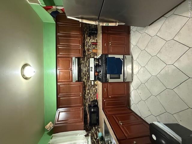 2355 Tiebout Avenue Property Photo 8