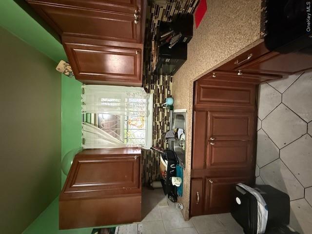 2355 Tiebout Avenue Property Photo 9