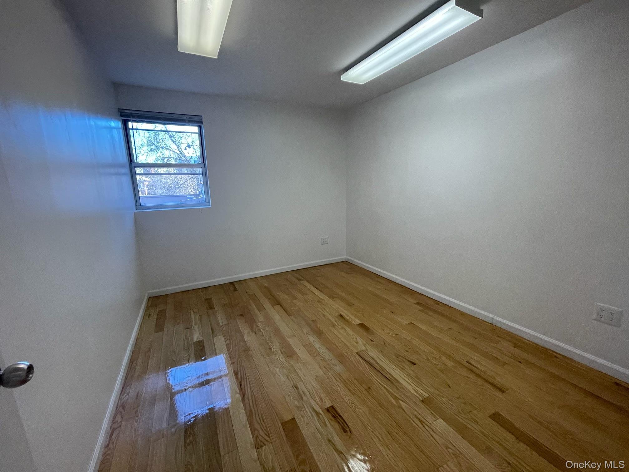 41-13 149 Place 2nd Floor Property Photo 4