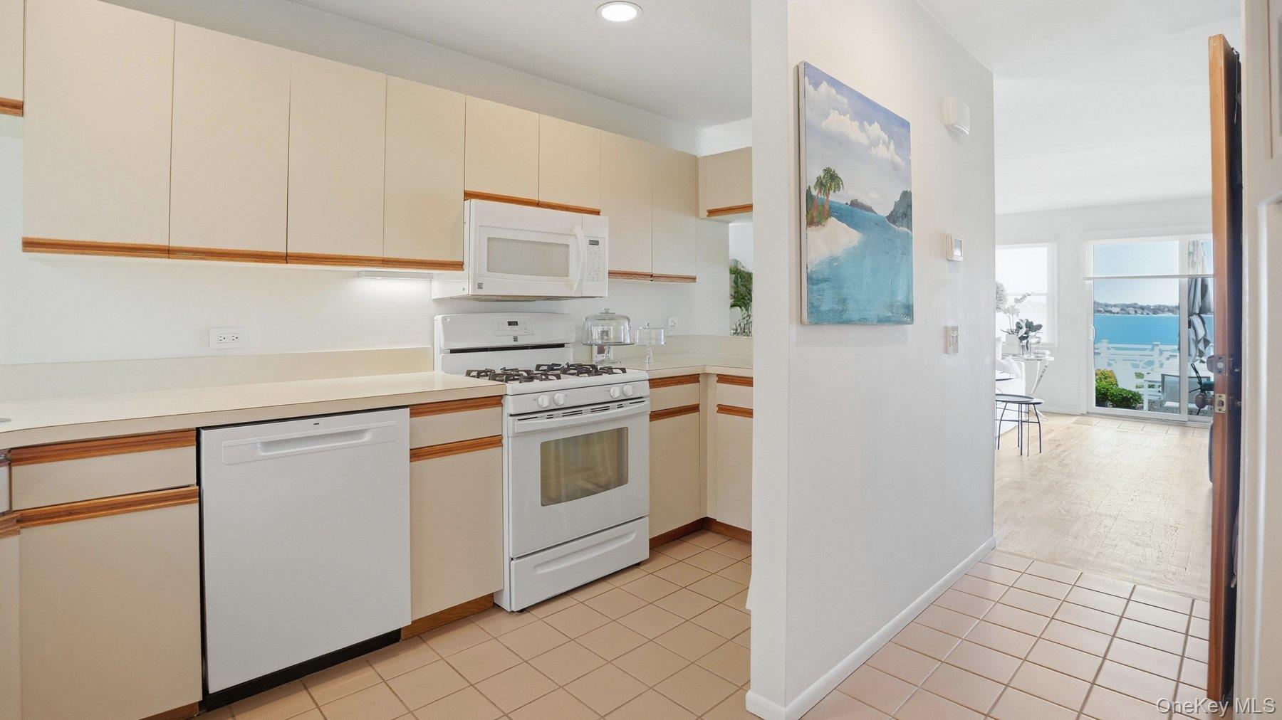 49 Canoe Place Road 416 Property Photo 14