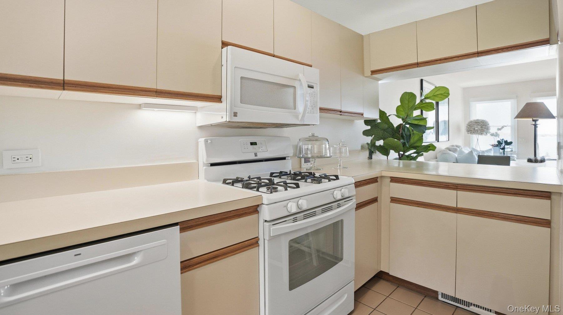 49 Canoe Place Road 416 Property Photo 15