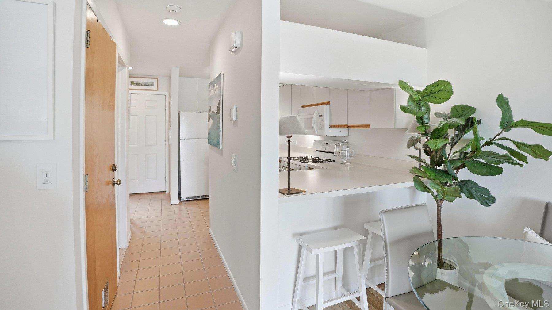 49 Canoe Place Road 416 Property Photo 17