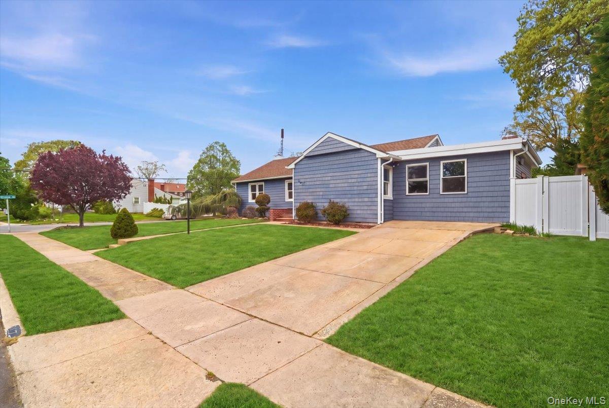 1871 Relyea Drive Property Photo 4