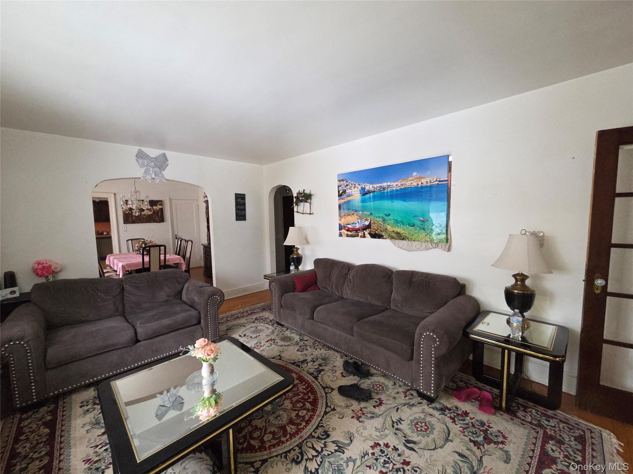 208 S Grand Avenue Property Photo 5