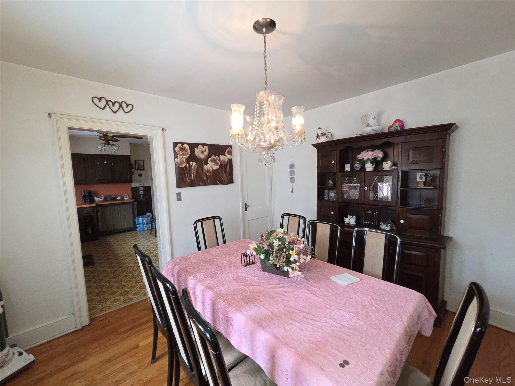 208 S Grand Avenue Property Photo 7