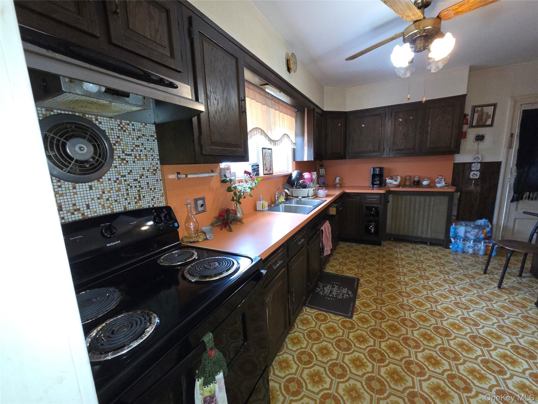 208 S Grand Avenue Property Photo 9