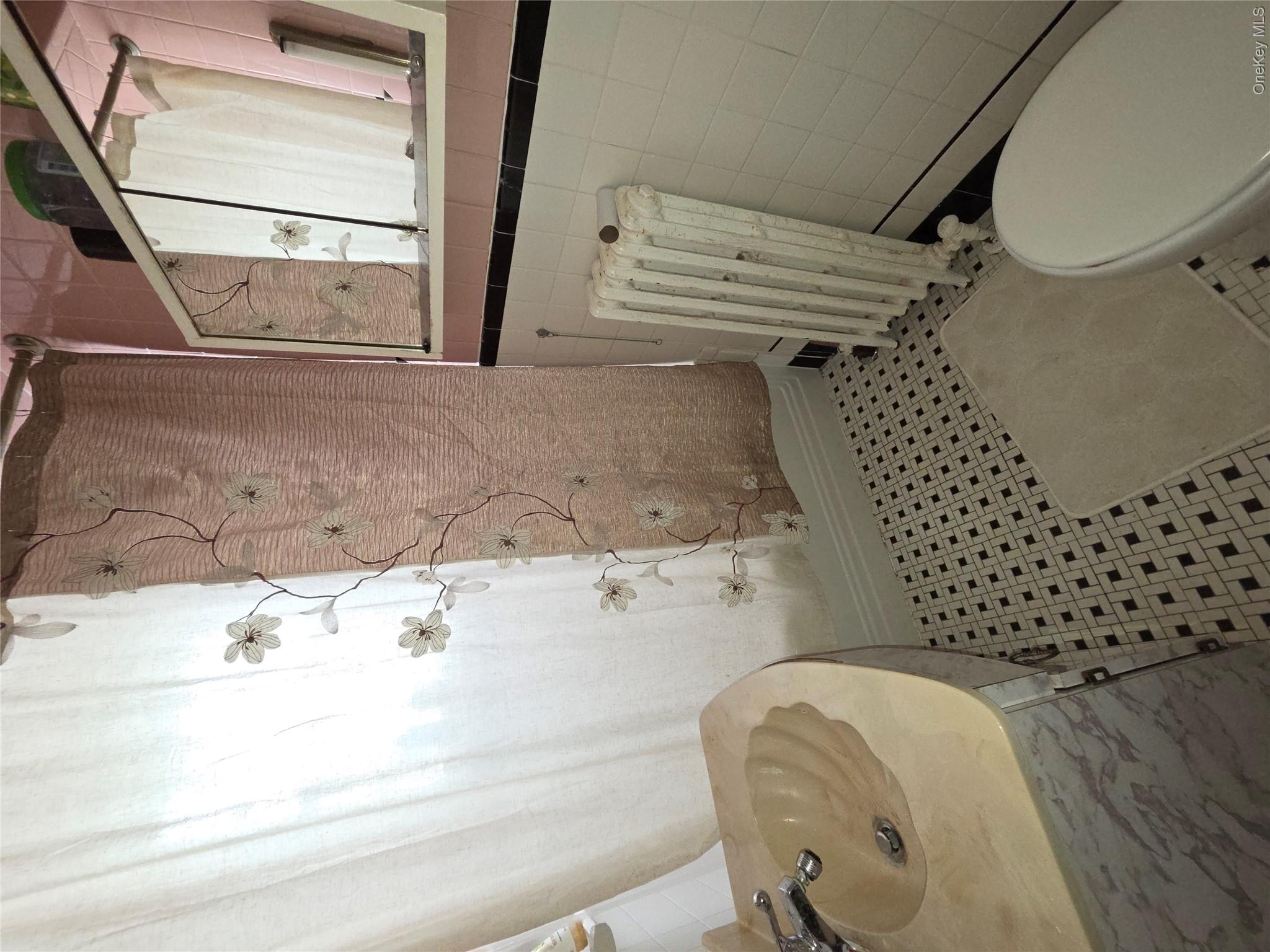 208 S Grand Avenue Property Photo 14