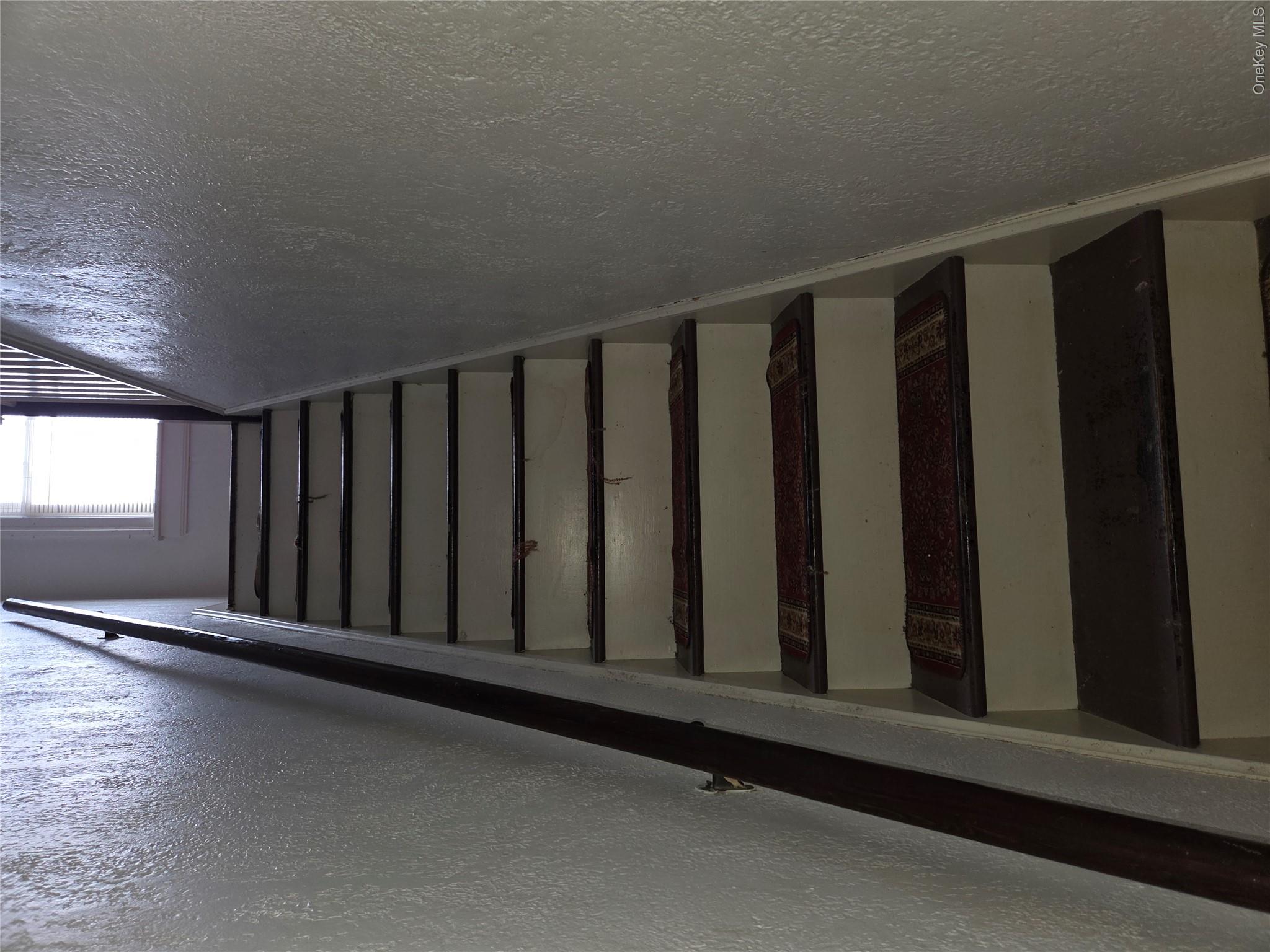 208 S Grand Avenue Property Photo 18