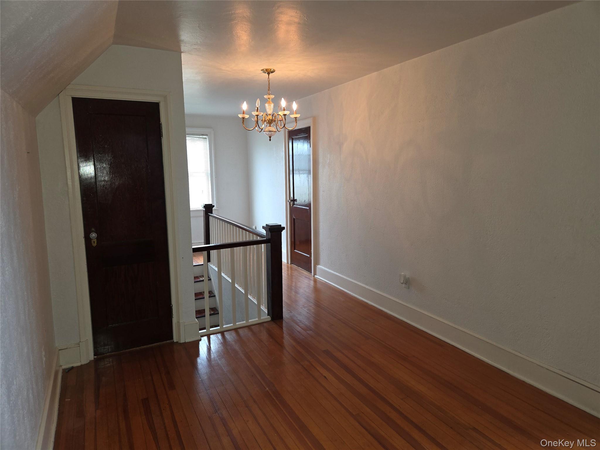 208 S Grand Avenue Property Photo 22