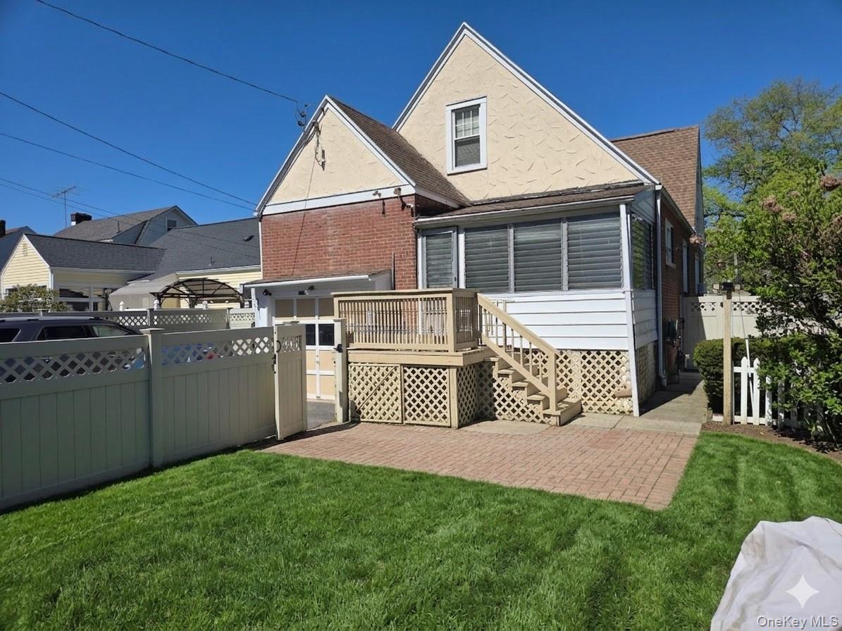 208 S Grand Avenue Property Photo 25