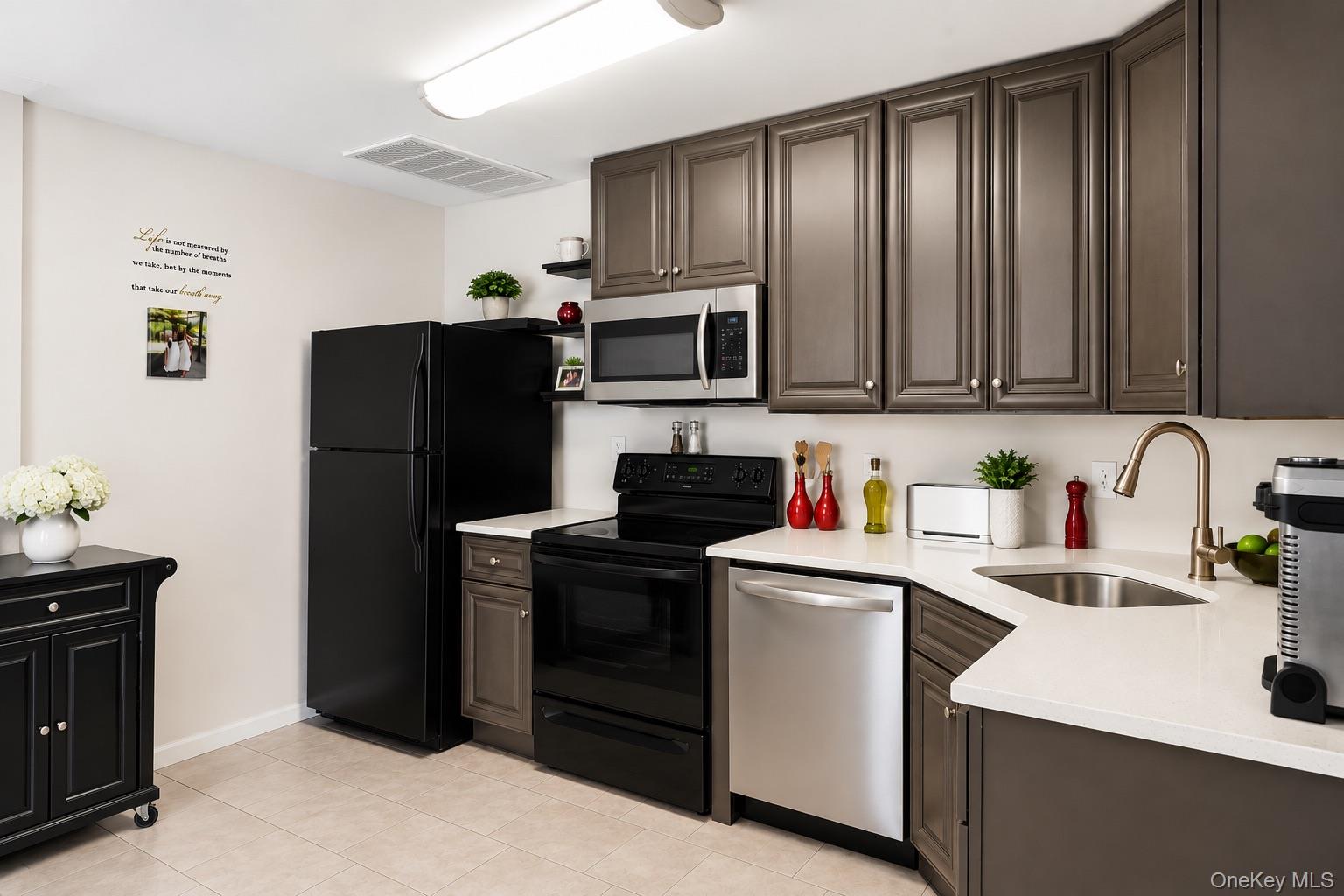 9 Avenue C Property Photo 26