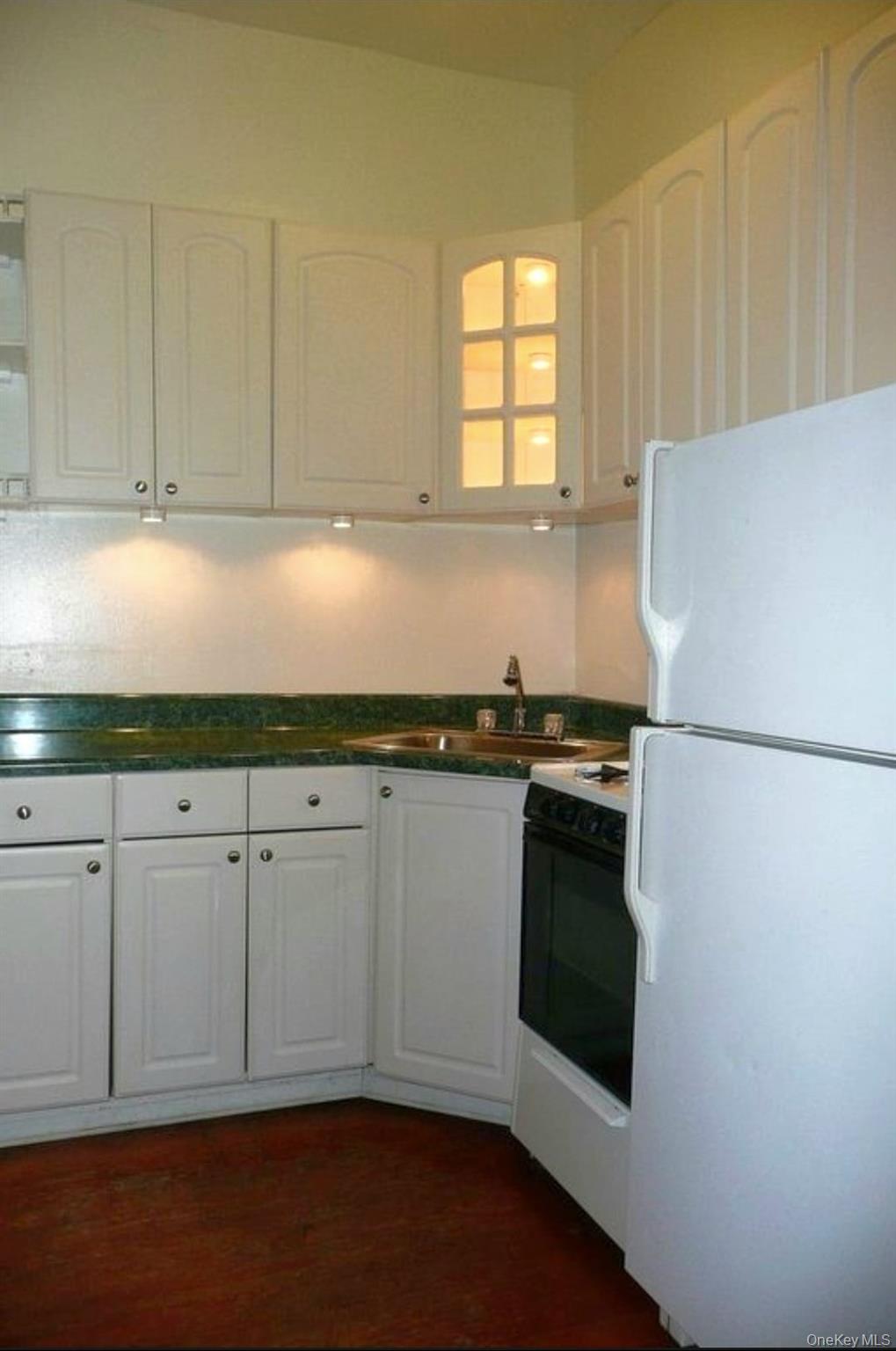 185 Bergen Street Property Photo 9