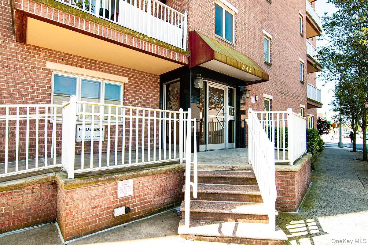 2012 Jerome Avenue 1a Property Photo 1