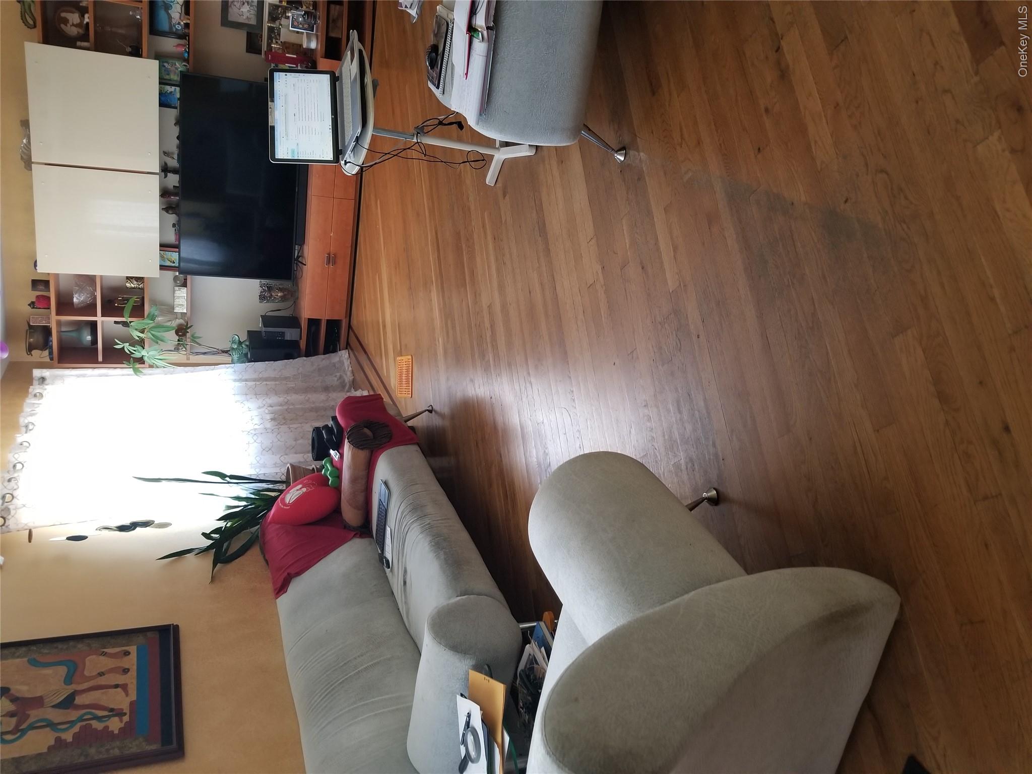2012 Jerome Avenue 1a Property Photo 3