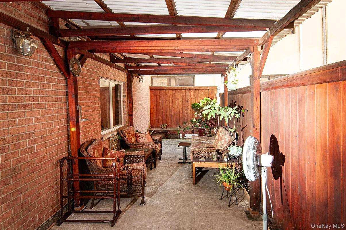 2012 Jerome Avenue 1a Property Photo 11