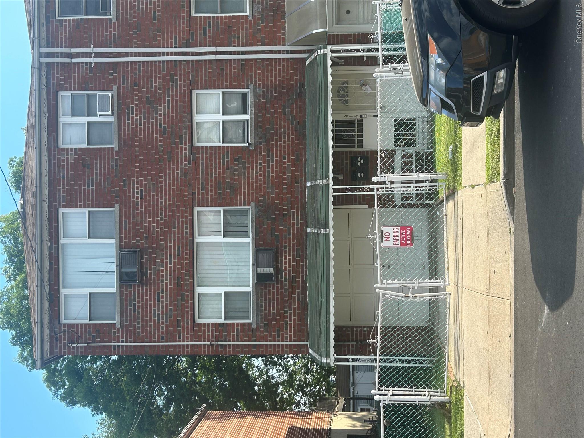 914 E 211th Street Property Photo 1