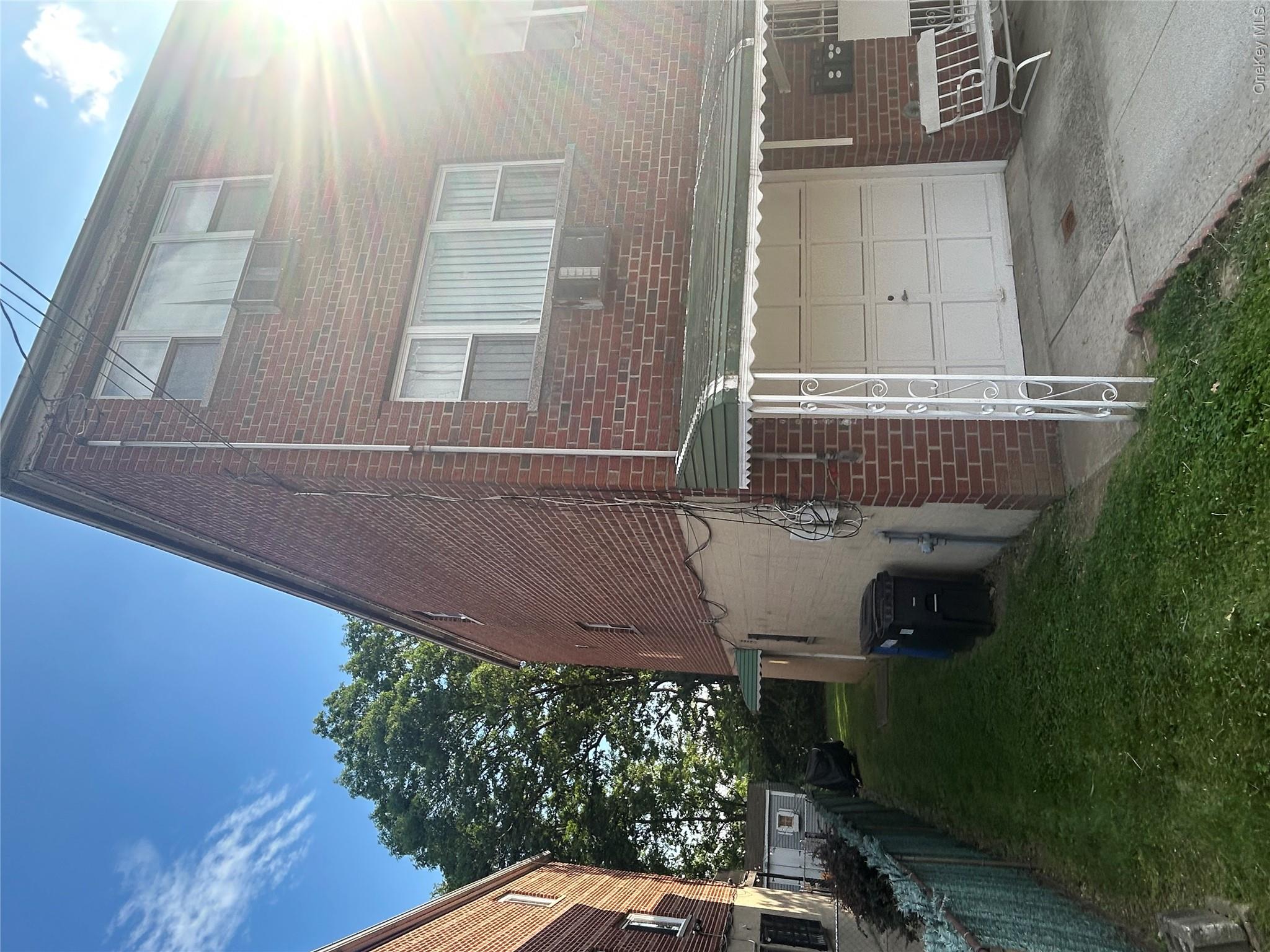 914 E 211th Street Property Photo 2