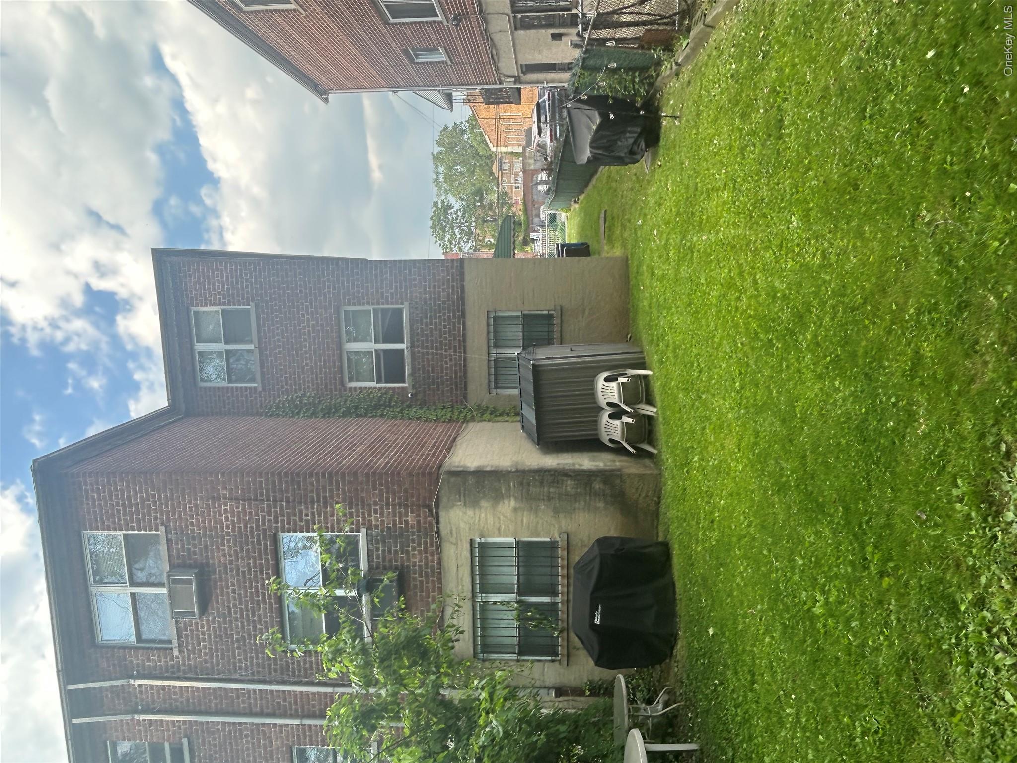 914 E 211th Street Property Photo 6