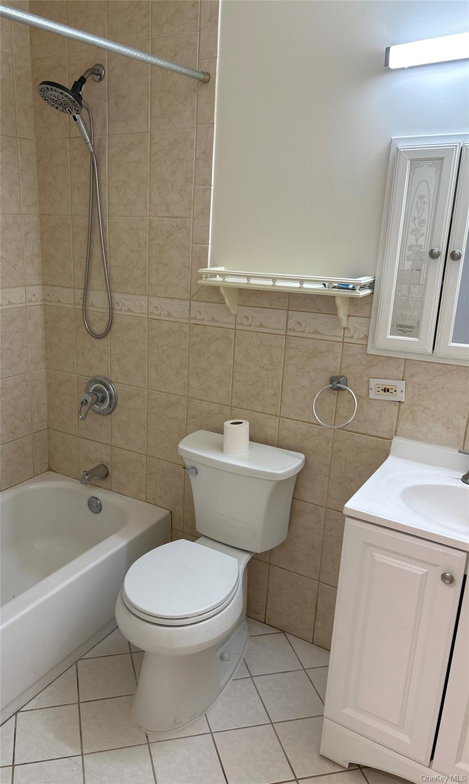 914 E 211th Street Property Photo 18