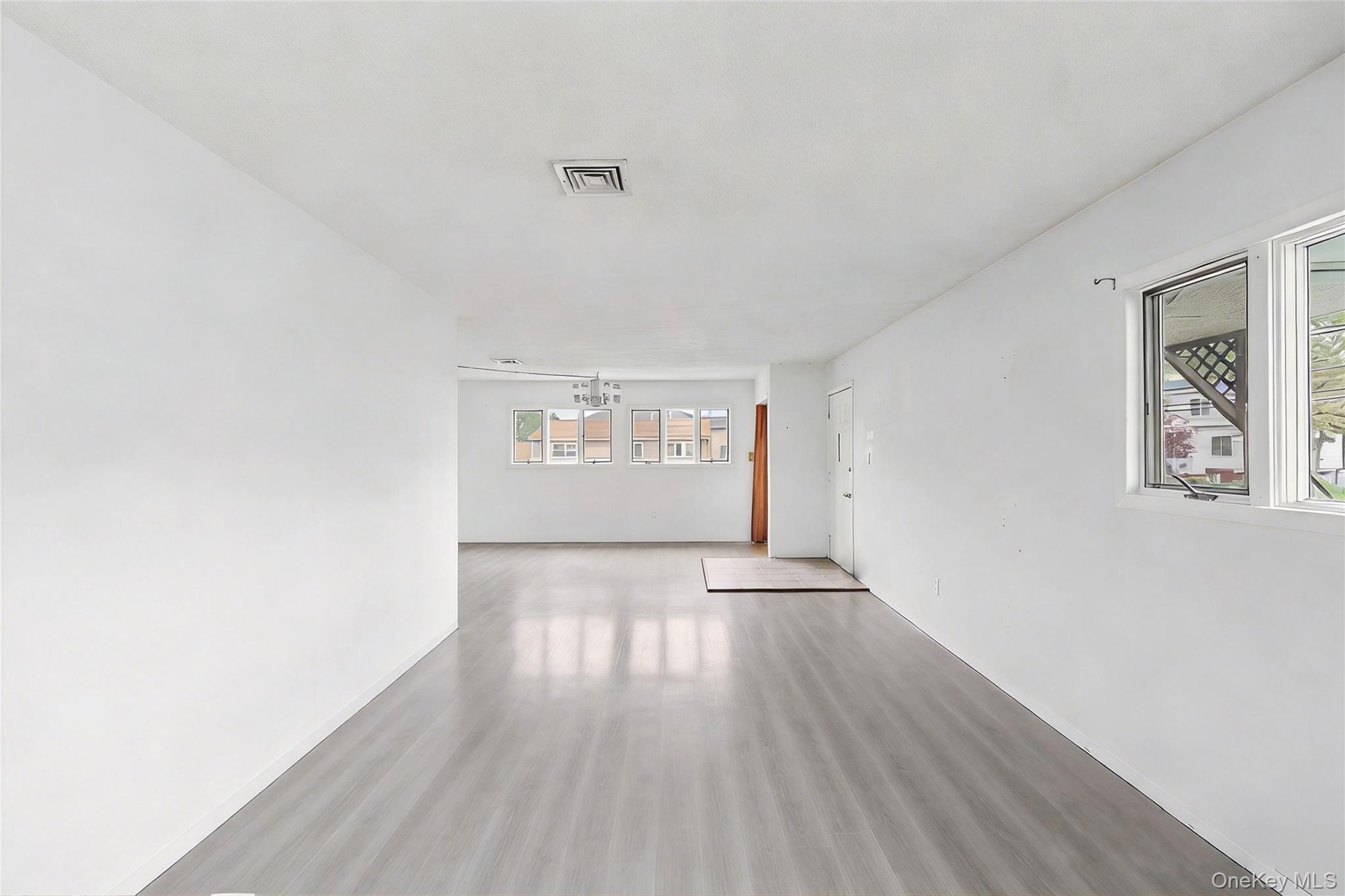 5854 256th Street Property Photo 4