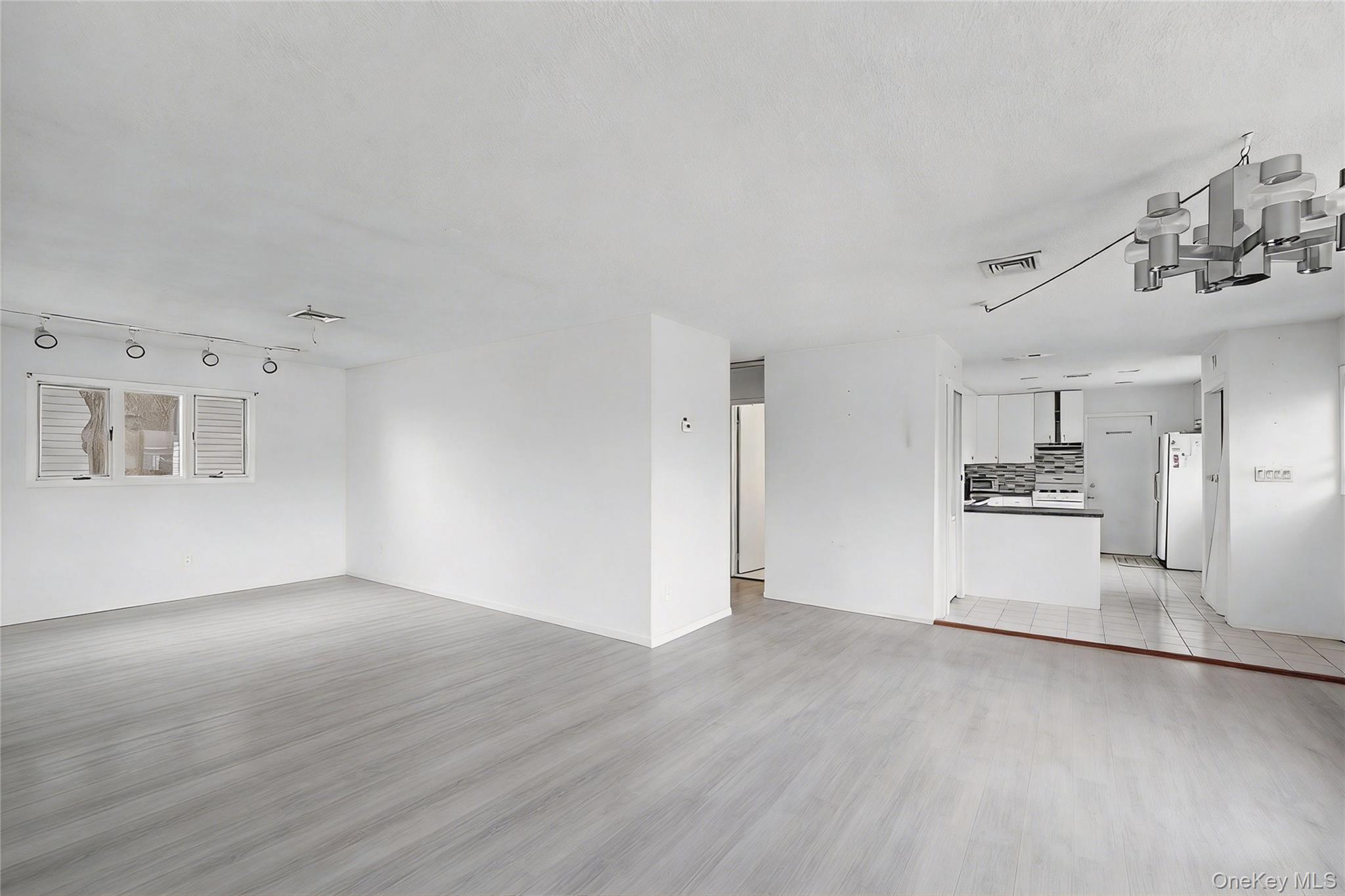 5854 256th Street Property Photo 5