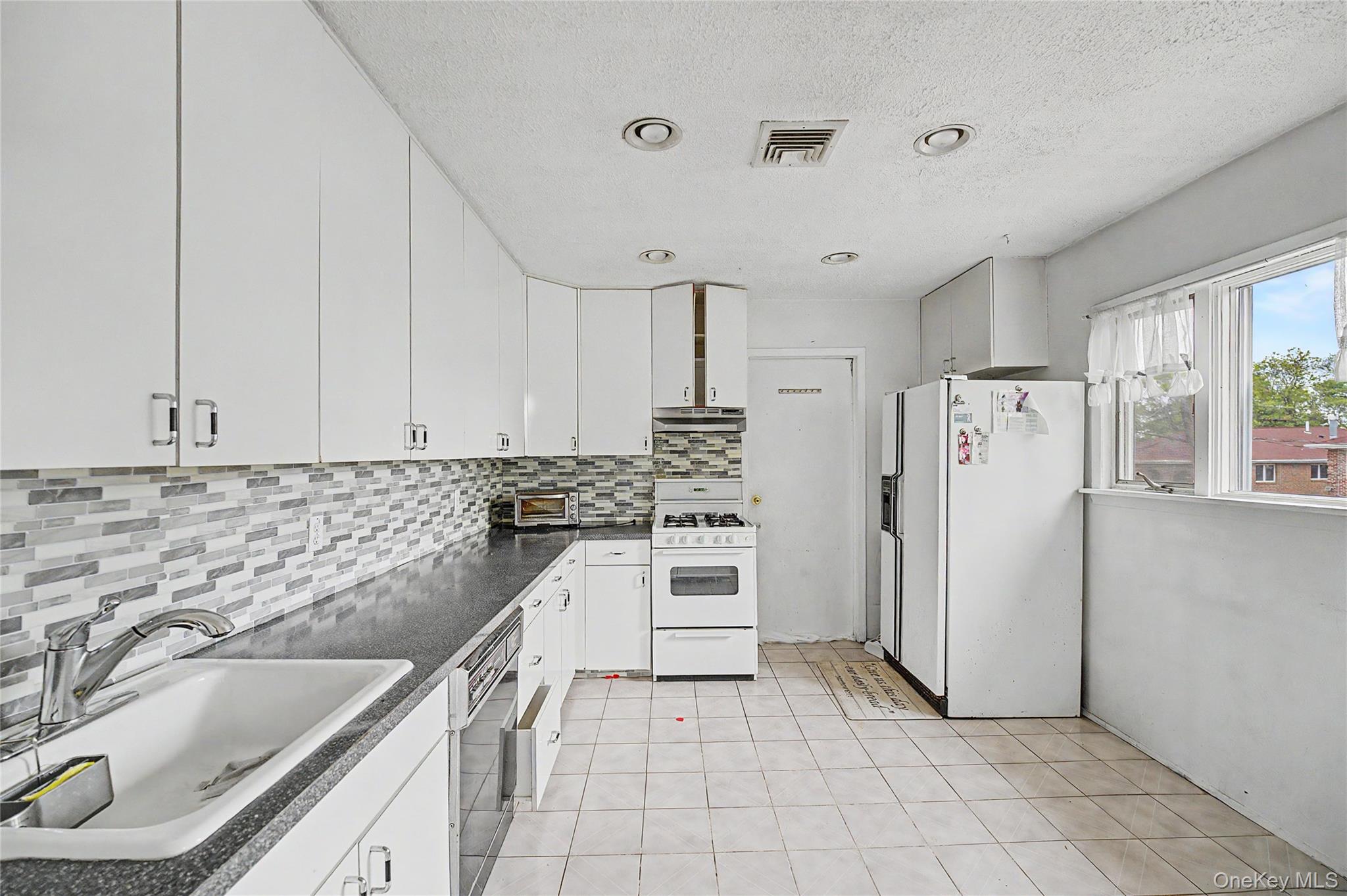 5854 256th Street Property Photo 7