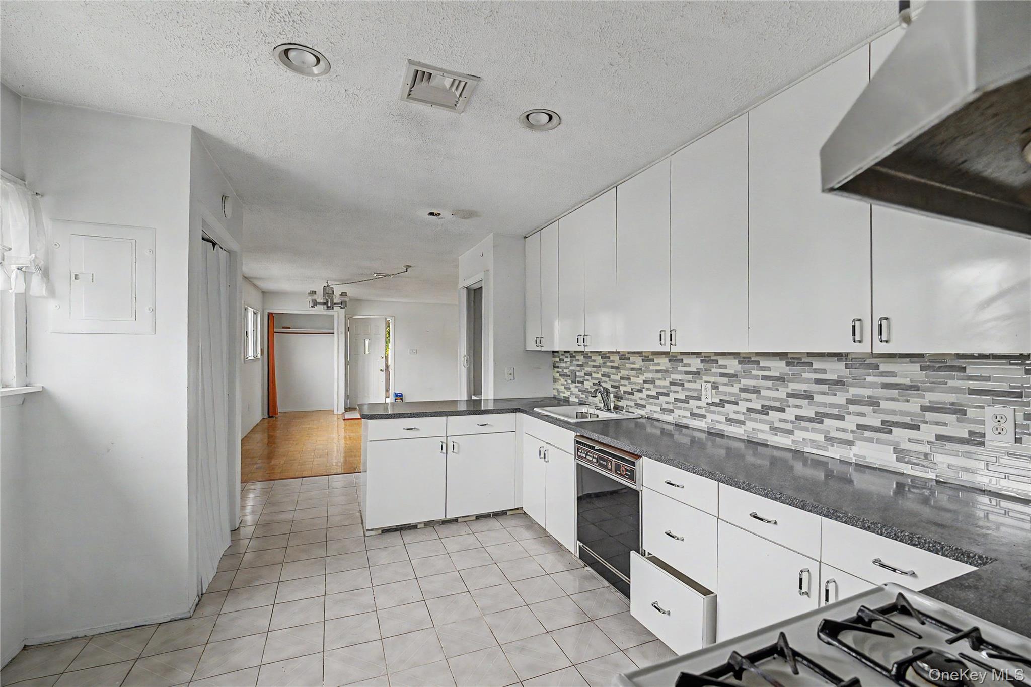5854 256th Street Property Photo 8