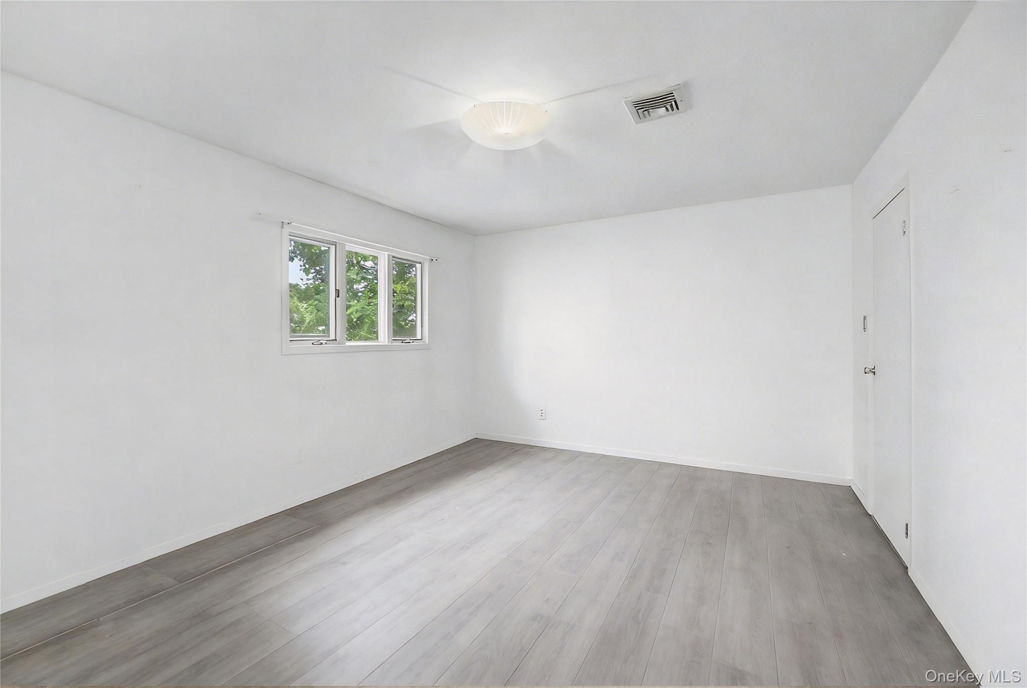 5854 256th Street Property Photo 9