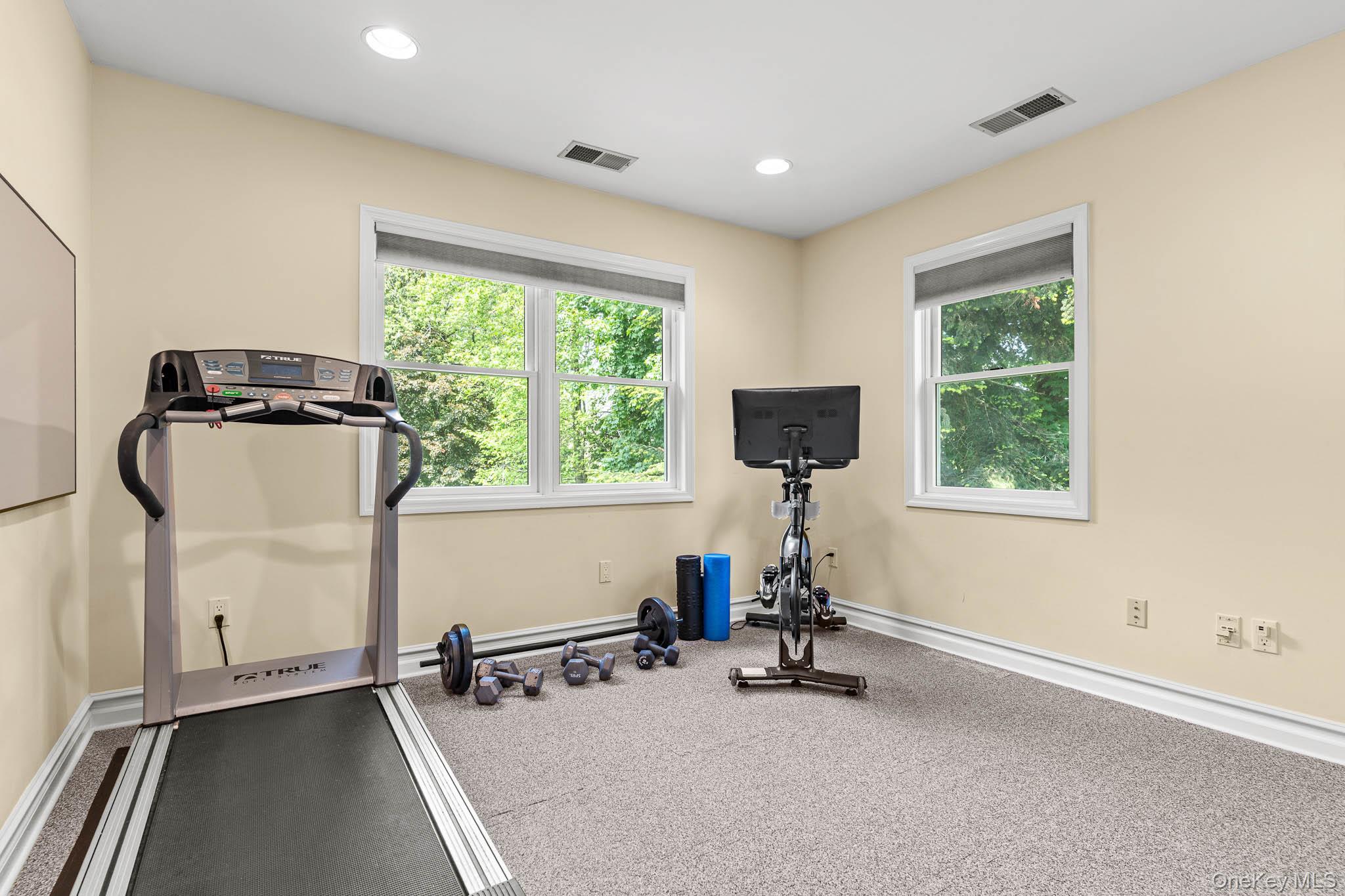 8 Drake Lane Property Photo 42