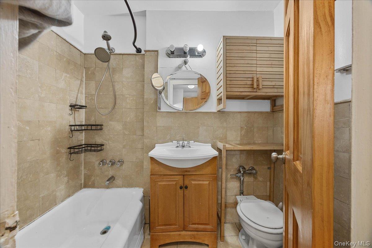 3176 Decatur Avenue 3a Property Photo 16